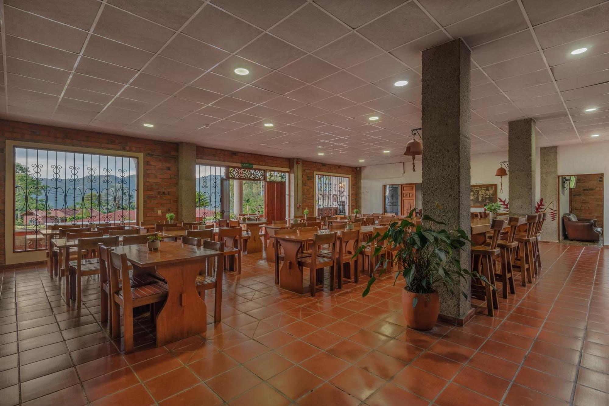 Granja Del Cafe Hotel Y Centro De Convenciones Venecia  Bagian luar foto